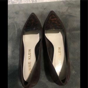 Anne Klein suede leopard pump